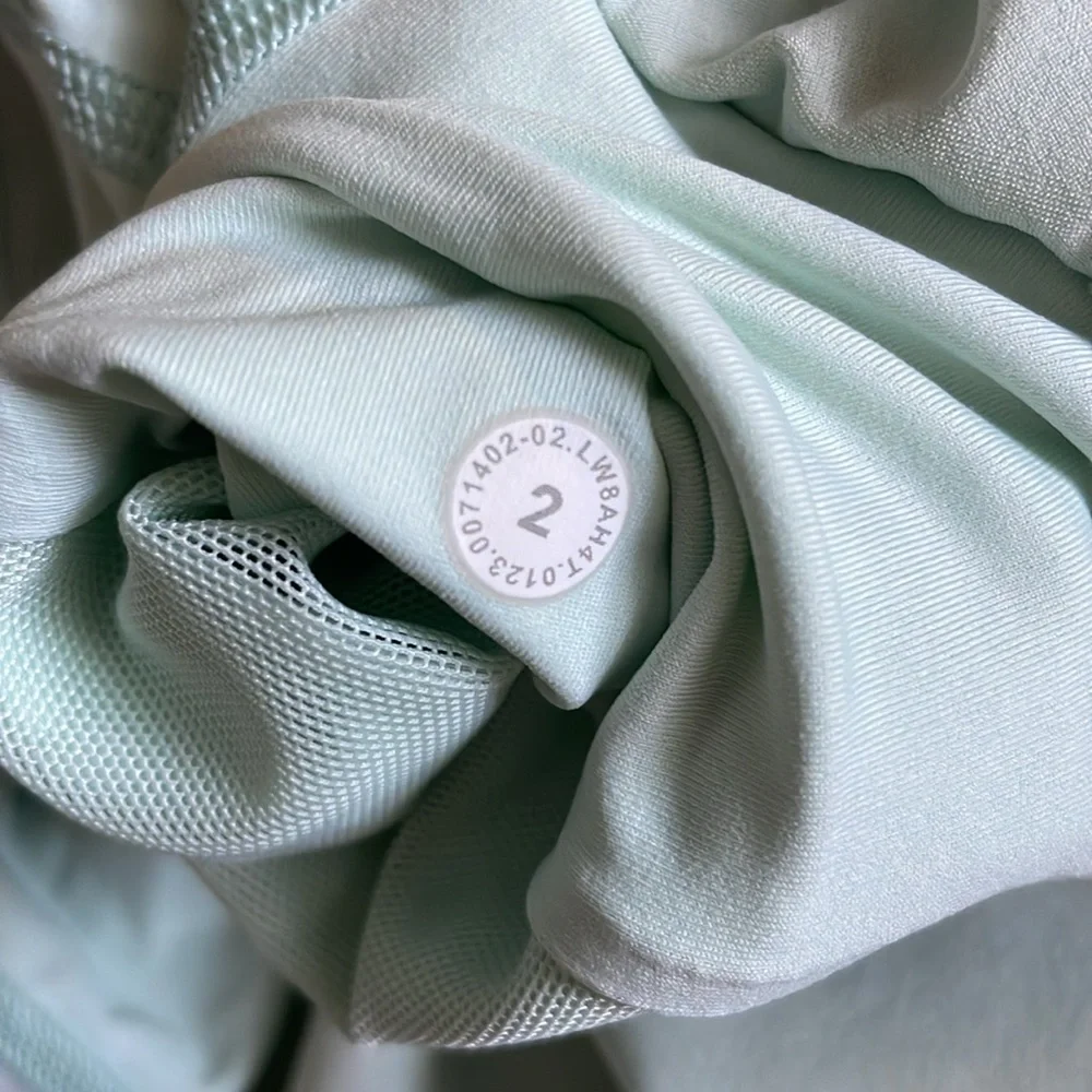 Lululemon SIZE 2 High Rise Court Rival skirt in Kohlrabi Green